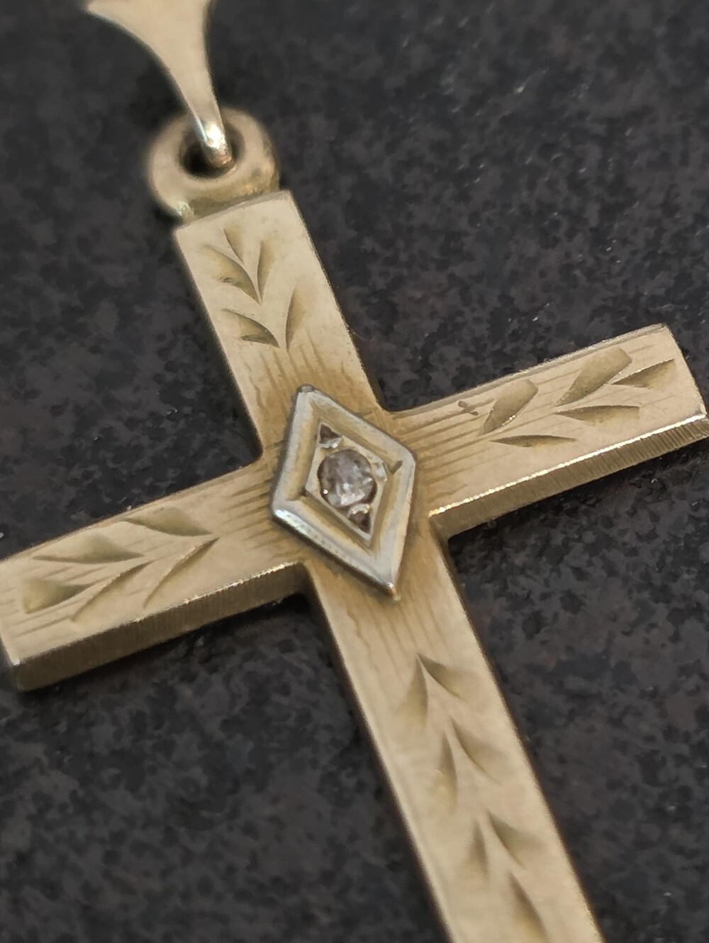 Vintage 10K Gold Diamond Cross Pendant | Circa 1940s–1950s - Picture 4 of 10